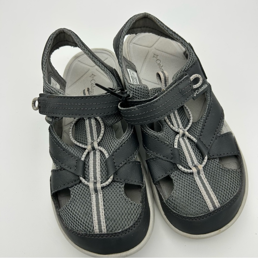 Columbia Kids' size 3 Gray strapped Sandals. water hiking play great condition‎
